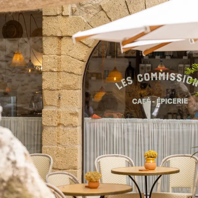 Les Commissions, café-épicerie, Lourmarin