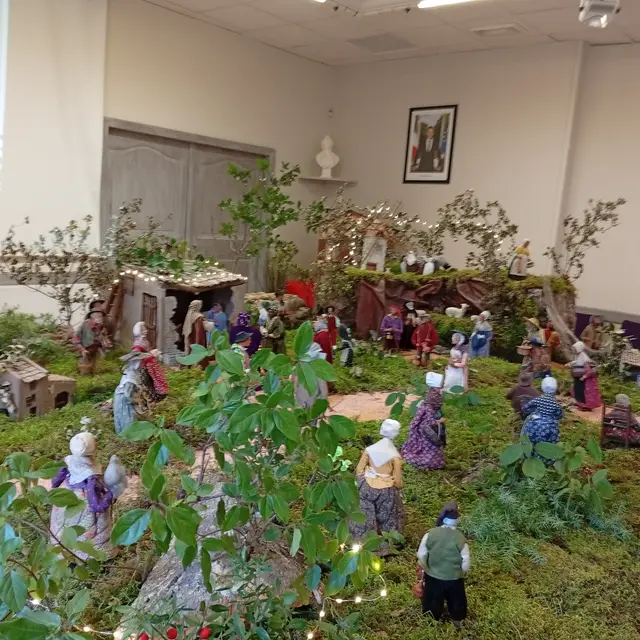 Exposition : table calendale et crèche_Brignoles