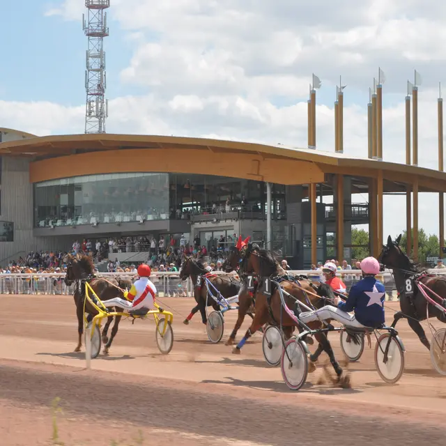 Courses à l'hippodrome_Châtelaillon-Plage