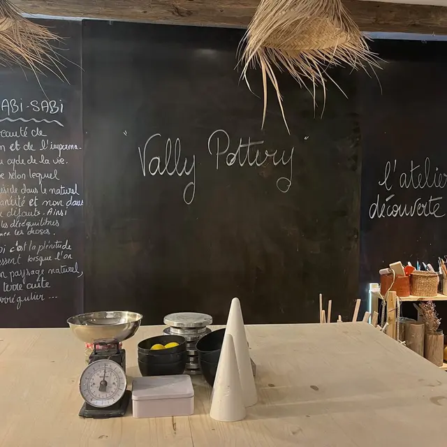 Atelier découverte pour adulte avec Vally Pottery_Ramatuelle