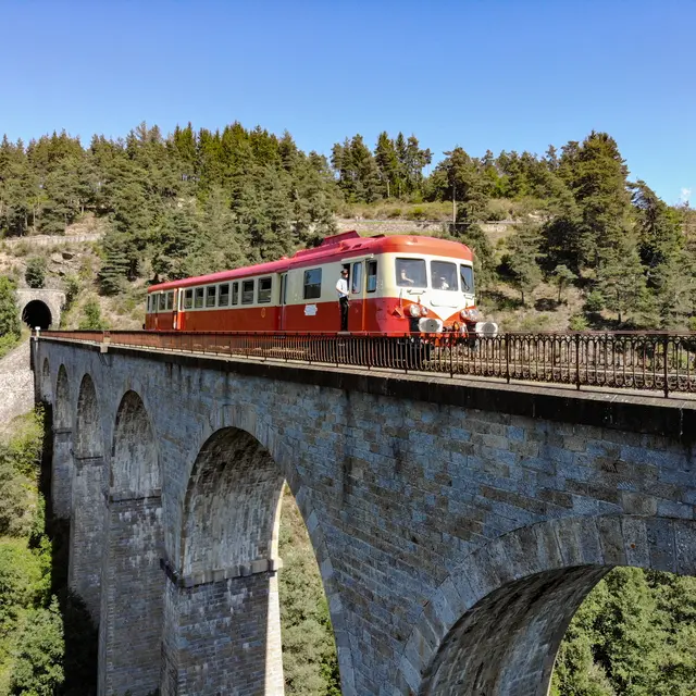 Balade en train touristique dans le Haut-Forez_Estivareilles