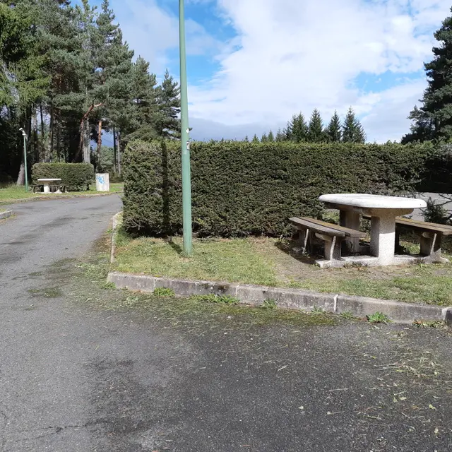 Aire de pique-nique entre le bourg d'Usson-en-Forez et Pontempeyrat