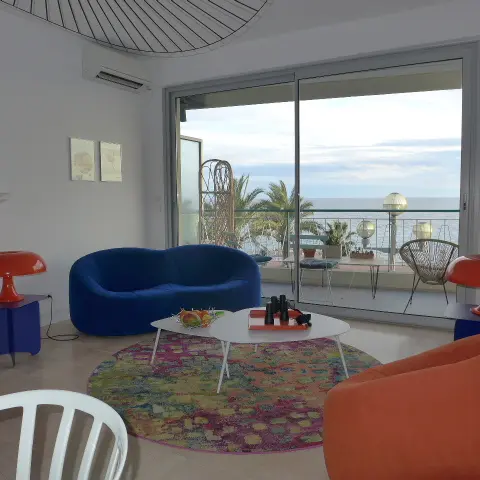 VENEZ TRAVAILLER au BLUE DESIGN FACE A LA MER