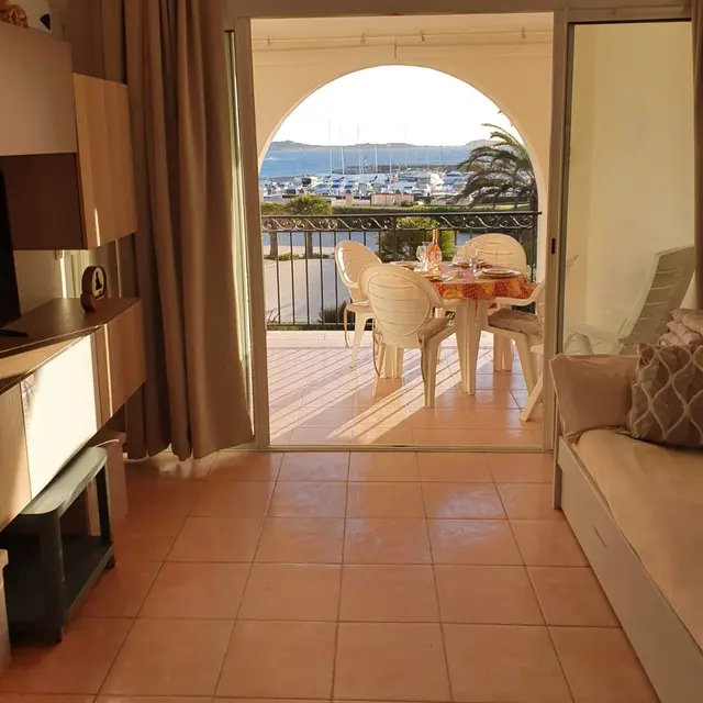 salon/terrasse vue mer