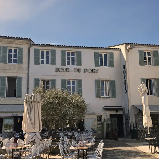 Façade Hôtel du Port