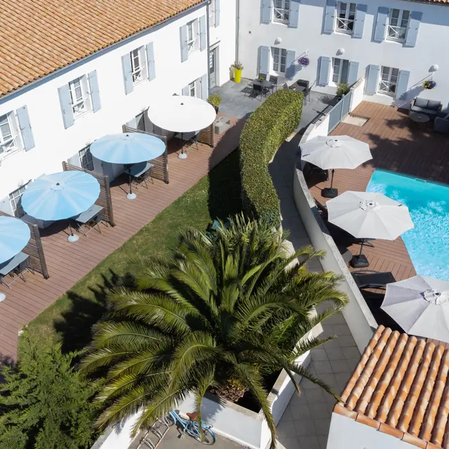 Jardin, Pisicne , bâtiment principal