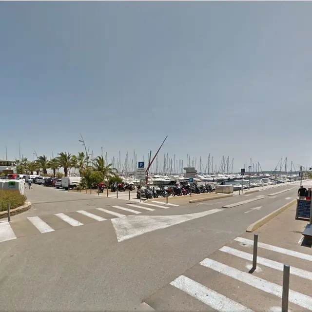 Parking Capitainerie port st-Pierre