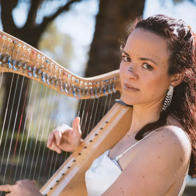Barbara Jane à la harpe
