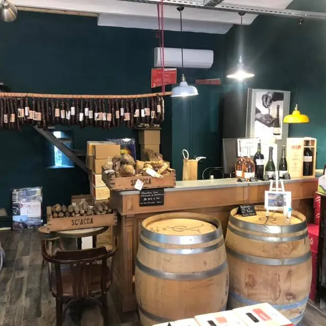 Boutique Les Caves de Regusse