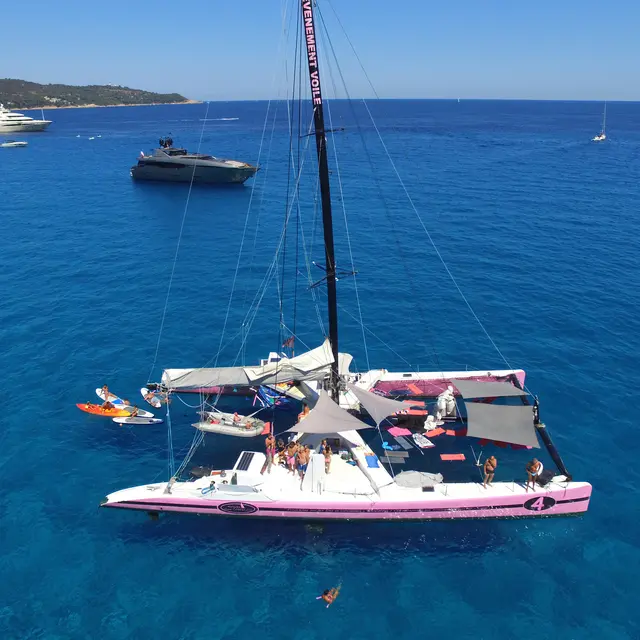 1/2 journée en catamaran au large de Saint-Tropez_Cogolin
