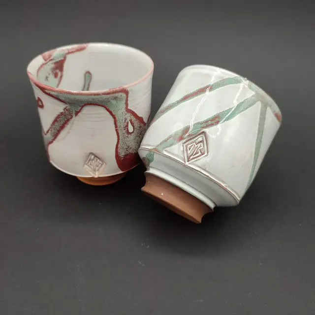 Tasses cuites en four à bois