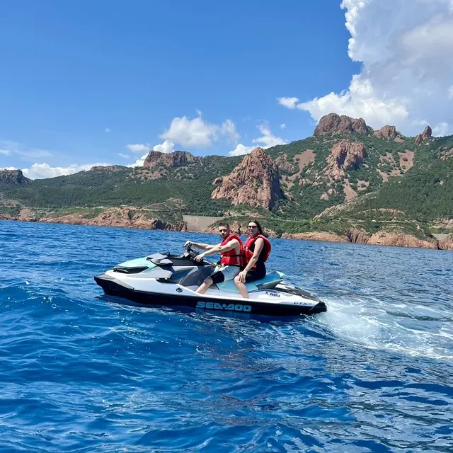 Randonnée en Jet-ski 1h00 by Luxury Jet 83_Fréjus