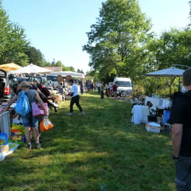 EVE_vide grenier_ plein air