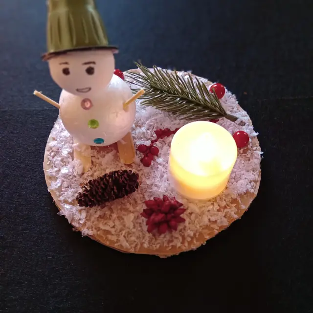 Création d'un bonhomme de neige skieur sur bois et sa bougie_Morzine