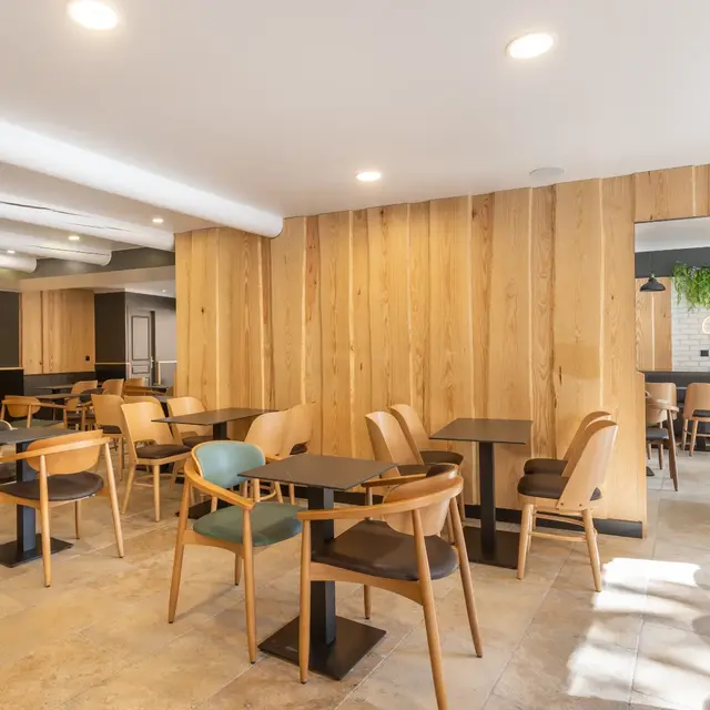 French Coffee Shop_L'Isle-sur-la-Sorgue