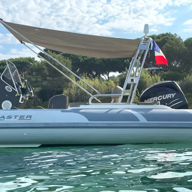 Bateau semi rigide