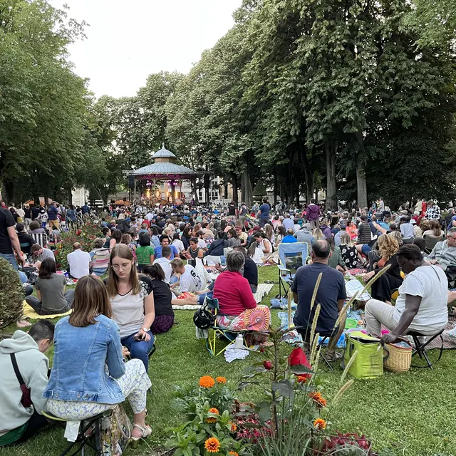 Square Simone Veil soir de concert en été