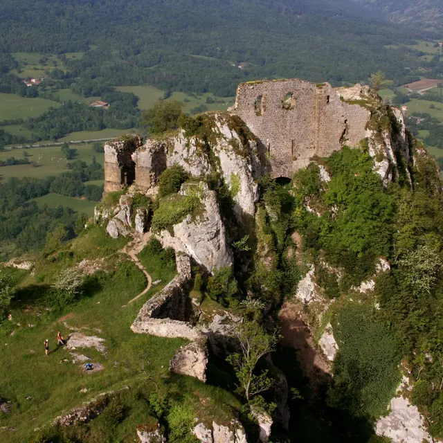 Roquefixade : Site Patrimonial Remarquable : une châtellenie royale à préserver