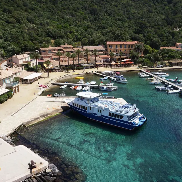 Navette au départ du port de Hyères pour Port Cros / Tlv Tvm