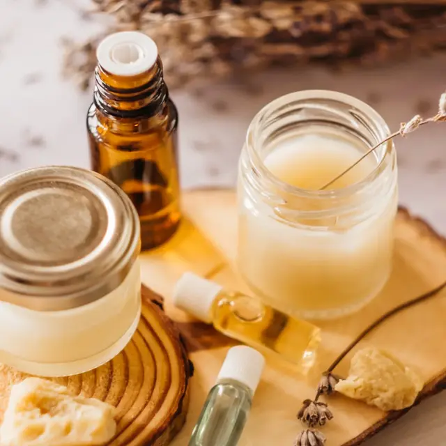 Atelier confection du « baume du Lynx »_Morzine