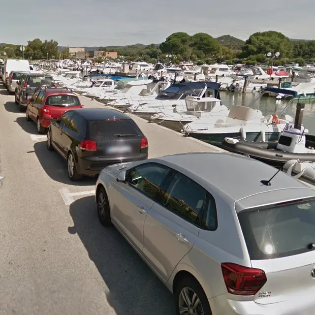 Parkings du Quai Lamoudru à La Londe les Maures
