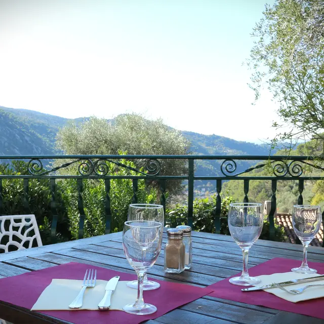 La table d'Augustine_Peillon