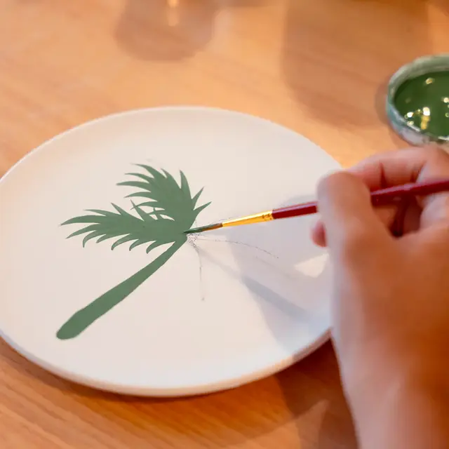 Avec Wecandoo : initiez-vous à la poterie et à la décoration sur faïence_Cannes