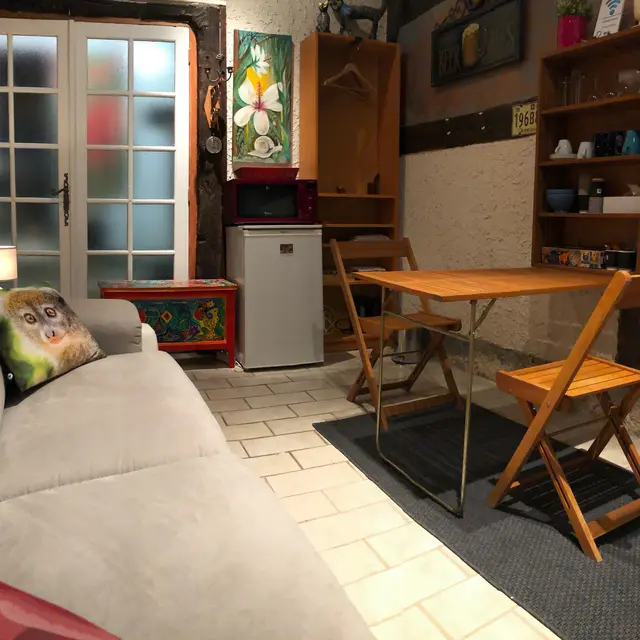 chambre avec frigo et micro-ondes