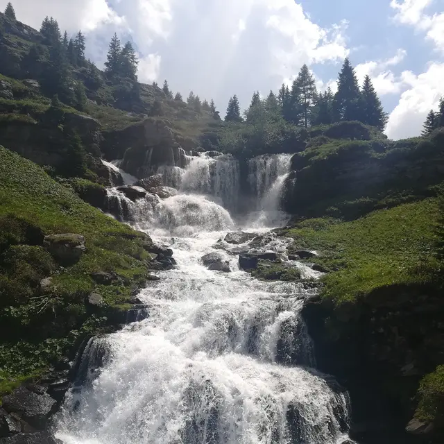cascade au-dessus de Sixt