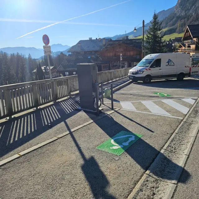 Borne de recharge pour voiture électrique - Le Grand-Bornand Chinaillon