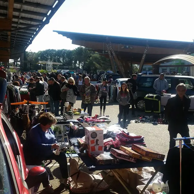 Vide grenier Hyères Centr'Azur