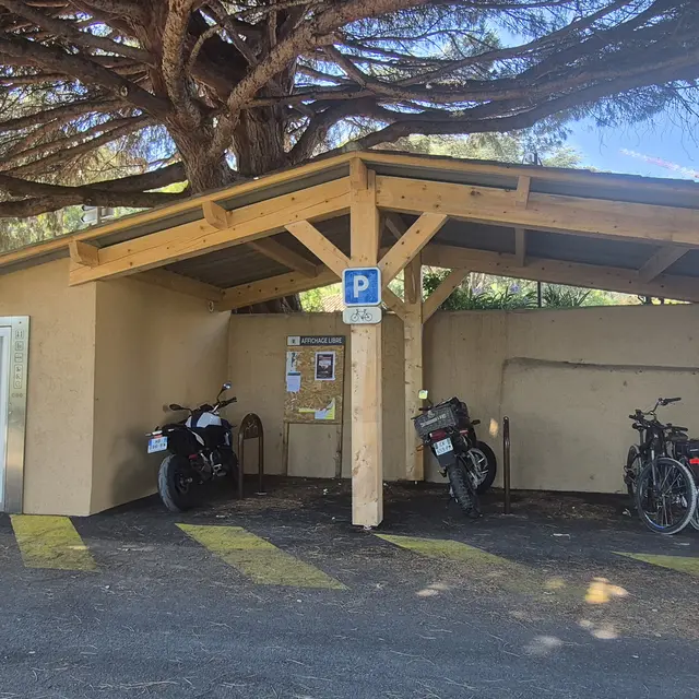 Parking à vélo - impasse de la cigale_Rayol-Canadel sur Mer