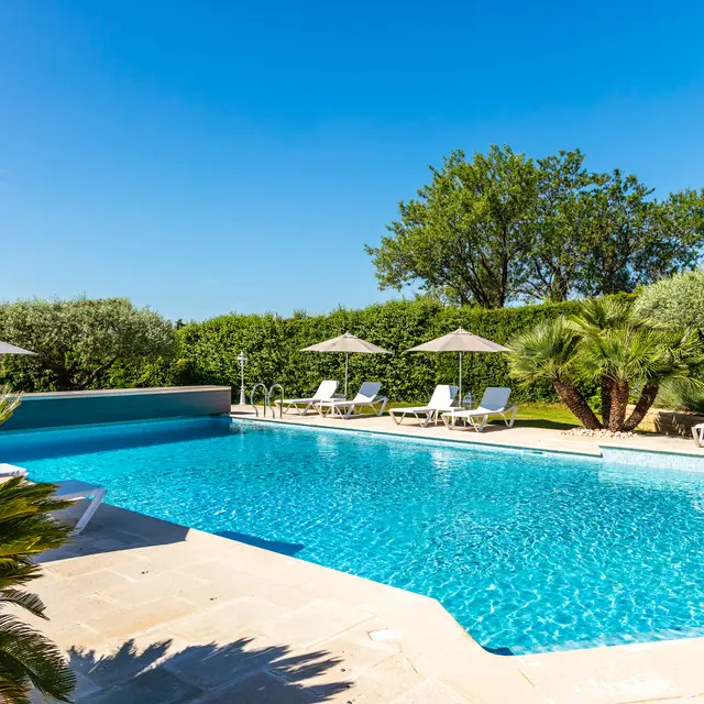 Le Cyprès      piscine