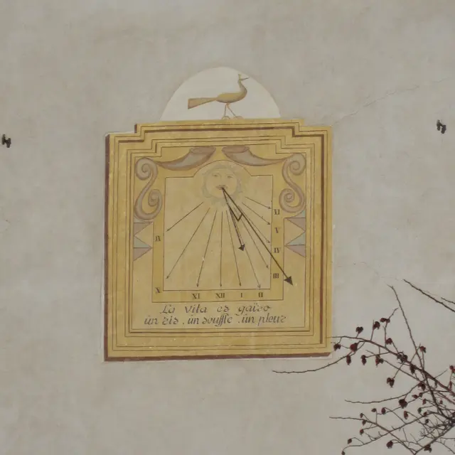 Cadran solaire Zarbula maison barthelemy - La vachette