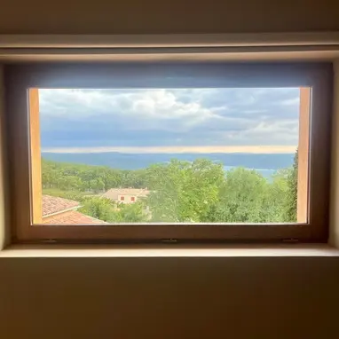 Jolie maison de village vue lac