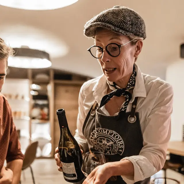 Dégustation de vin de Savoie Aux comptoirs des Alpes