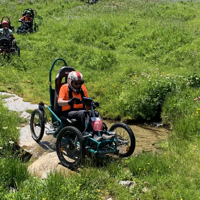Randonnée en Fauteuil Tout-Terrain Électrique