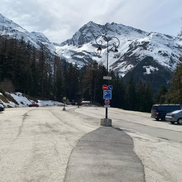 Parking extérieur Les Mélèzes_Sainte-Foy-Tarentaise
