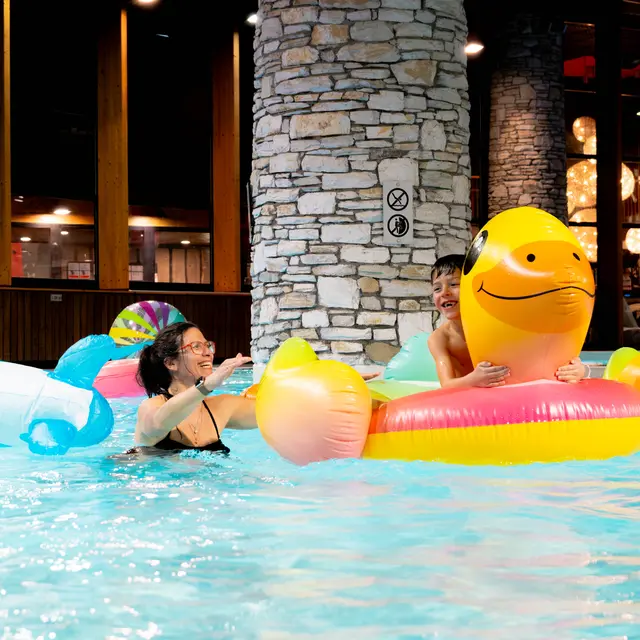 Nocturnes avec animation bouées au Centre Aquasportif de Val d'Isère