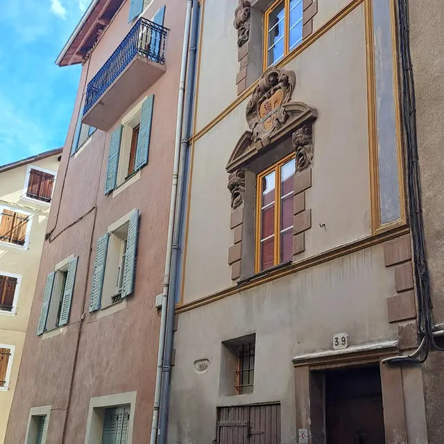 La façade de la maison Laugier_Saint-Étienne-de-Tinée