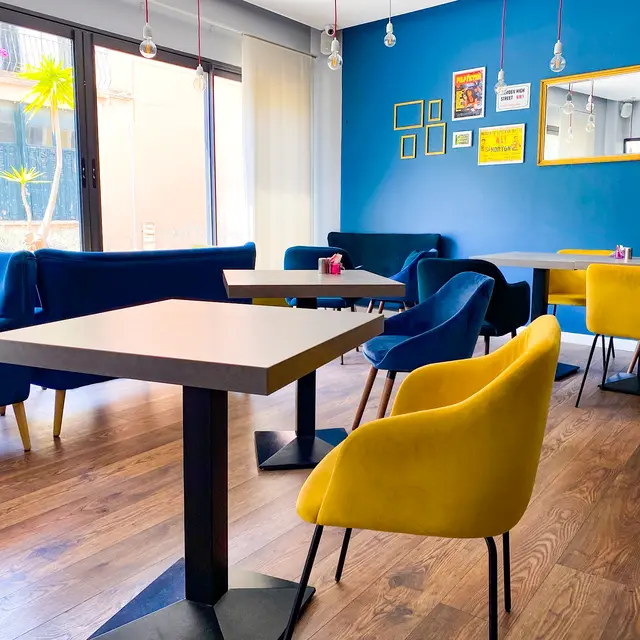 Hôtel Holidays and Work 1