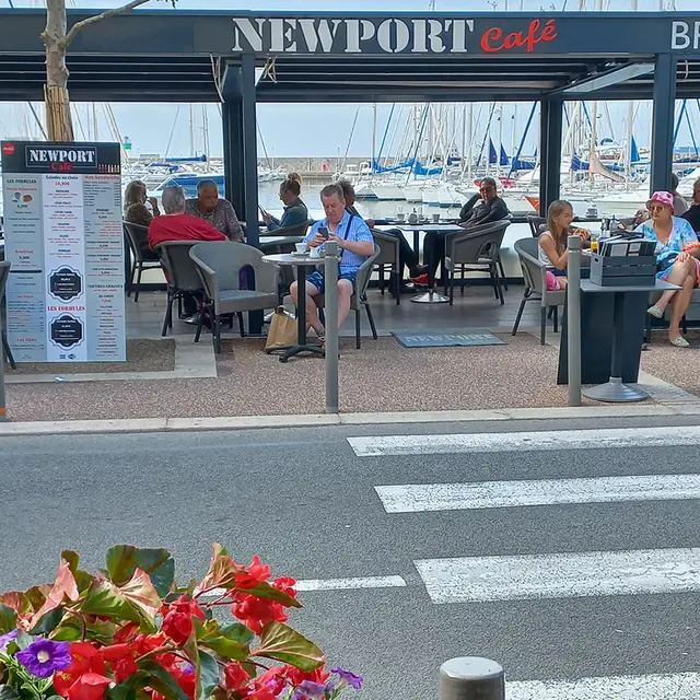 Newport Café à Golfe-Juan