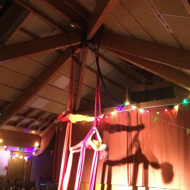 Cours de danse sur tissu aérien_Puy-Saint-Vincent