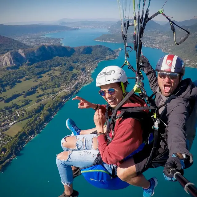 Airmax parapente vol découverte au-dessus du lac d'Annecy