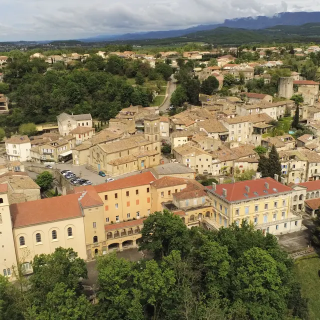 La Maison St Joseph au sein du village d'Allex