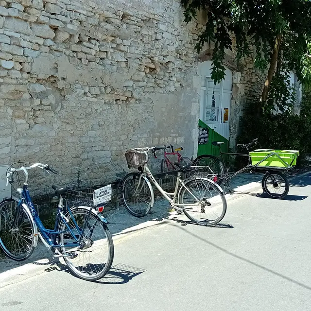 Parking vélos - Derrière le marché d'été