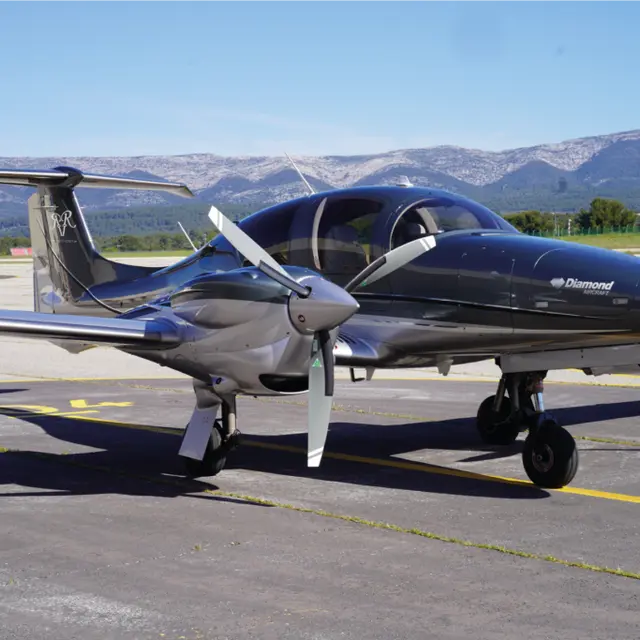 Avion DA-62