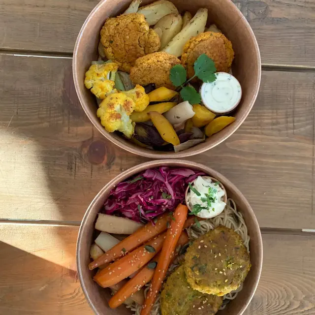 BOWLS LEGUMES ROTIS ET GALETTES VEGETARIENNES