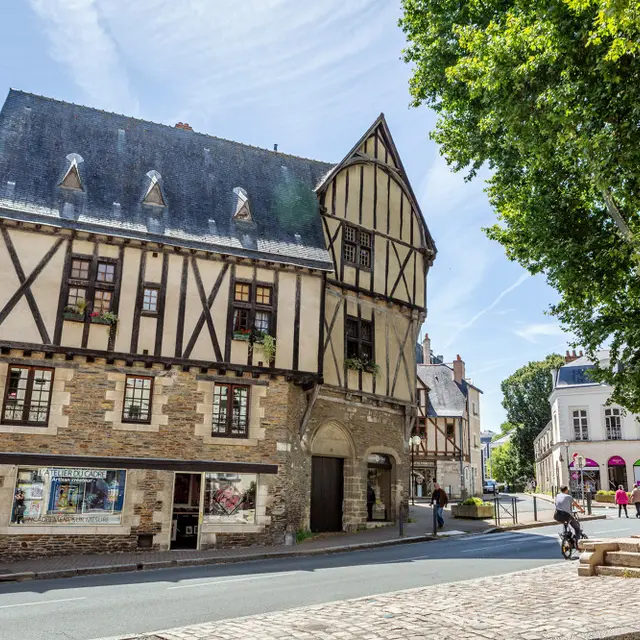 Place de la Laiterie dans le quartier de la Doutre