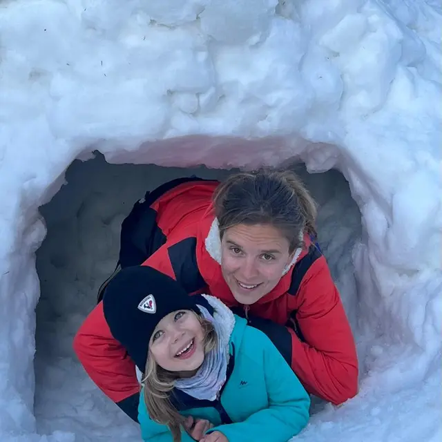 Sortie raquette pour enfant Marie et David Crockett avec construction d'igloo_Les Saisies